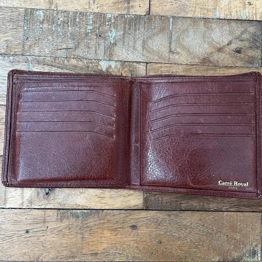 Carré Royal Bifold Wallet Genuine Leather Distressed Texture Embossed Logo